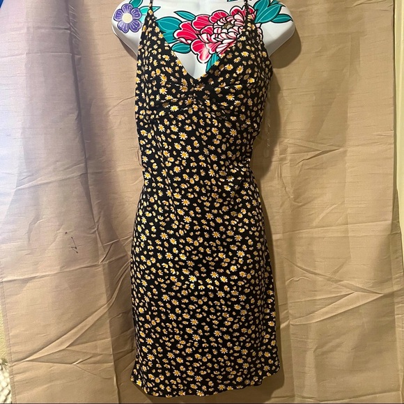 Misty Rose Daisy Black Dress Open Back - Picture 1 of 4